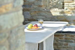 Nápoje v ubytování Andros Homes Sea Side Apartment & Studio