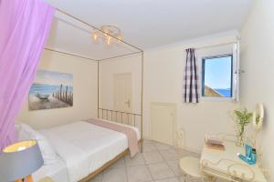 Postel nebo postele na pokoji v ubytování Andros Homes Sea Side Apartment & Studio