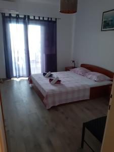 Postel nebo postele na pokoji v ubytování Apartments Davor Ceko