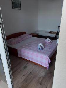 Postel nebo postele na pokoji v ubytování Apartments Davor Ceko