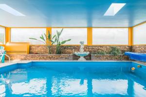 Bazén v ubytovaní LUXURY VILLA - Casa Di Roma aux portes de paris et disneyland alebo v jeho blízkosti