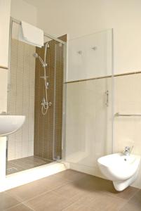 A bathroom at B&B Brindesi