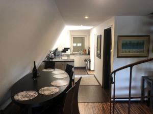 a dining room and kitchen with a table and chairs at The lion Bridge in Rogoźnik