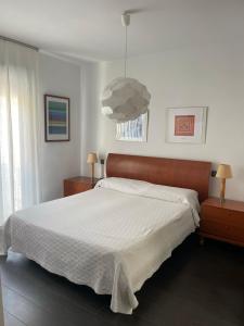Postel nebo postele na pokoji v ubytování Casa adosada con piscina a 5 minutos de la playa .