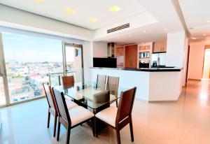 a dining room with a glass table and chairs at Terra Residencial in Veracruz