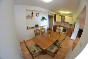 Fotografie z fotogalerie ubytování Apartments with a parking space Banjol, Rab - 12256 v destinaci Banjol