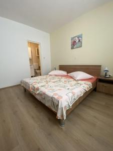 Postel nebo postele na pokoji v ubytování Apartments with a parking space Kampor, Rab - 12273