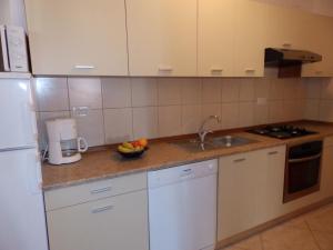 Kuchyň nebo kuchyňský kout v ubytování Apartments with a parking space Kampor, Rab - 12273