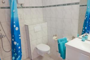 Kúpeľňa v ubytovaní Apartments by the sea Razanj, Rogoznica - 12280
