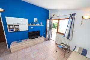 Kuchyň nebo kuchyňský kout v ubytování Apartments by the sea Tkon, Pasman - 12346