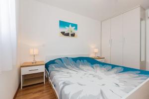 Llit o llits en una habitació de Seaside luxury villa with a swimming pool Supetar, Brac - 12371