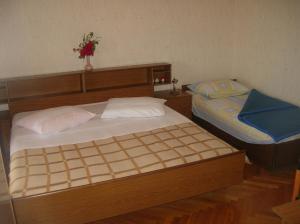 two twin beds in a bedroom with a vase at Apartments with a parking space Brodarica, Sibenik - 12405 in Šibenik