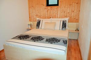 Postel nebo postele na pokoji v ubytování Apartments with a parking space Drvenik Donja vala, Makarska - 12297