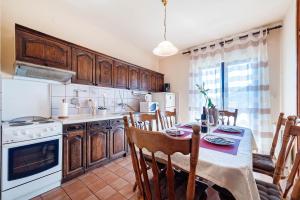 Kuchyň nebo kuchyňský kout v ubytování Family friendly seaside apartments Zaton, Krka - 12416