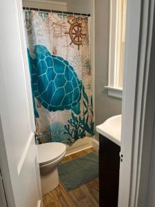 Bilik mandi di Warren 1 Bedroom Unit near Xavier Downtown