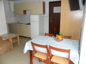 Fotografia z galérie ubytovania Apartments with a parking space Korcula - 12423 na Korčuli