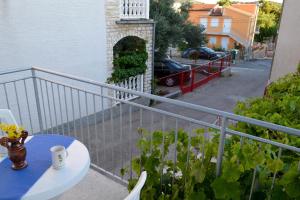 Fotografie z fotogalerie ubytování Apartments with a parking space Pirovac, Sibenik - 12508 v destinaci Pirovac