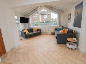 Et opholdsområde på Sunrise Cottage + 14 billeder