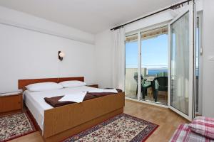 Postel nebo postele na pokoji v ubytování Apartment Crikvenica 12592c