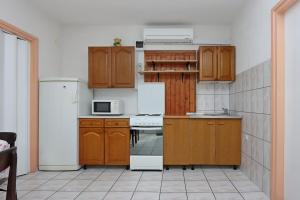 Kuchyň nebo kuchyňský kout v ubytování Apartment Crikvenica 12592c