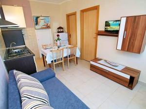 Fotografie z fotogalerie ubytování Apartments with a parking space Brodarica, Sibenik - 12642 v destinaci Brodarica