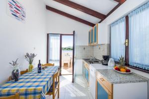 Dapur atau dapur kecil di Apartments by the sea Zdrelac, Pasman - 12662 +17 gambar