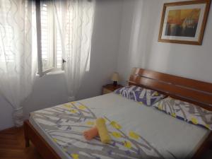 Posteľ alebo postele v izbe v ubytovaní Apartments by the sea Podgora, Makarska - 12669