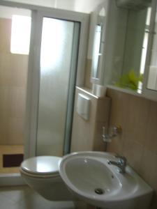 Vonios kambarys apgyvendinimo įstaigoje Apartments with a parking space Kastel Stari, Kastela - 12691