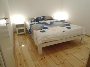 Posteľ alebo postele v izbe v ubytovaní Apartments by the sea Murter - 12716
