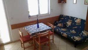 Zdjęcie z galerii obiektu Apartments with a parking space Petrcane, Zadar - 12741 w Petrčane