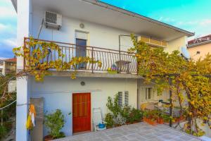Balkón alebo terasa v ubytovaní Apartments with a parking space Trogir - 12695