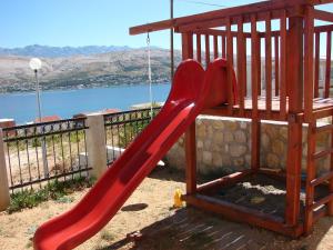 Fotografie z fotogalerie ubytování Family friendly apartments with a swimming pool Pag - 12795 v destinaci Pag