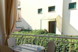 Balkón alebo terasa v ubytovaní Studio Podgora 12816a