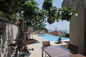 Bazén v ubytování Family friendly house with a swimming pool Mlini, Dubrovnik - 12828 nebo v jeho okolí