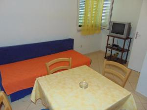 Televízia a/alebo spoločenská miestnosť v ubytovaní Apartments and rooms by the sea Sucuraj, Hvar - 12887