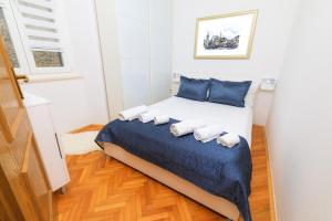 Fotografie z fotogalerie ubytování Apartments by the sea Kastel Luksic, Kastela - 12872 v destinaci Kaštela + 9 fotografií