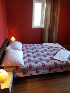 Posteľ alebo postele v izbe v ubytovaní Family friendly seaside apartments Kanica, Rogoznica - 12895