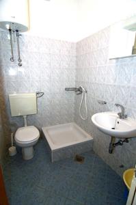 Kúpeľňa v ubytovaní Studio Makarska 12211b