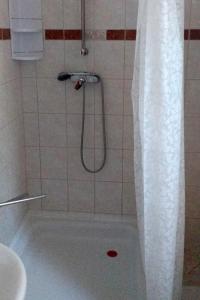 Kúpeľňa v ubytovaní Apartments with a parking space Privlaka, Zadar - 12989