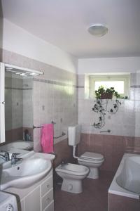 Zdjęcie z galerii obiektu Family friendly house with a swimming pool Brest pod Uckom, Central Istria - Sredisnja Istra - 13005 w mieście Lupoglav