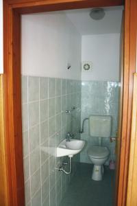 Zdjęcie z galerii obiektu Family friendly house with a swimming pool Brest pod Uckom, Central Istria - Sredisnja Istra - 13005 w mieście Lupoglav