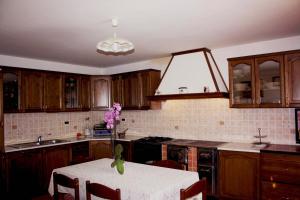 Zdjęcie z galerii obiektu Family friendly house with a swimming pool Brest pod Uckom, Central Istria - Sredisnja Istra - 13005 w mieście Lupoglav