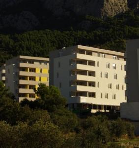 Fotografia z galérie ubytovania Apartments with a parking space Makarska - 13028 v destinácii Makarska