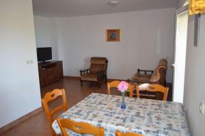Fotografia z galérie ubytovania Apartments with a parking space Lun, Pag - 13022 v destinácii Lun