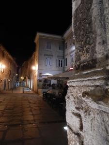 an empty street at night with a building at Apartments with WiFi Pula - 13049 in Pula