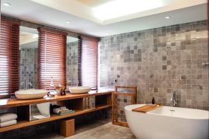 Amnaya Resort Nusa Dua的一间浴室