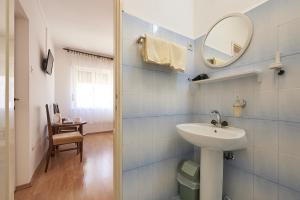 Koupelna v ubytování Apartments and rooms with parking space Trogir - 13102 + 12 fotografií
