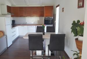 a kitchen with a table and chairs in it at Apartments with a parking space Liznjan, Medulin - 13164 in Ližnjan