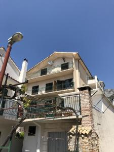 an apartment building with a balcony and a staircase at Double Room Gradac 13179a in Gradac