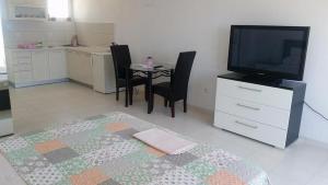 Kuchyň nebo kuchyňský kout v ubytování Apartments by the sea Gradac, Makarska - 13181